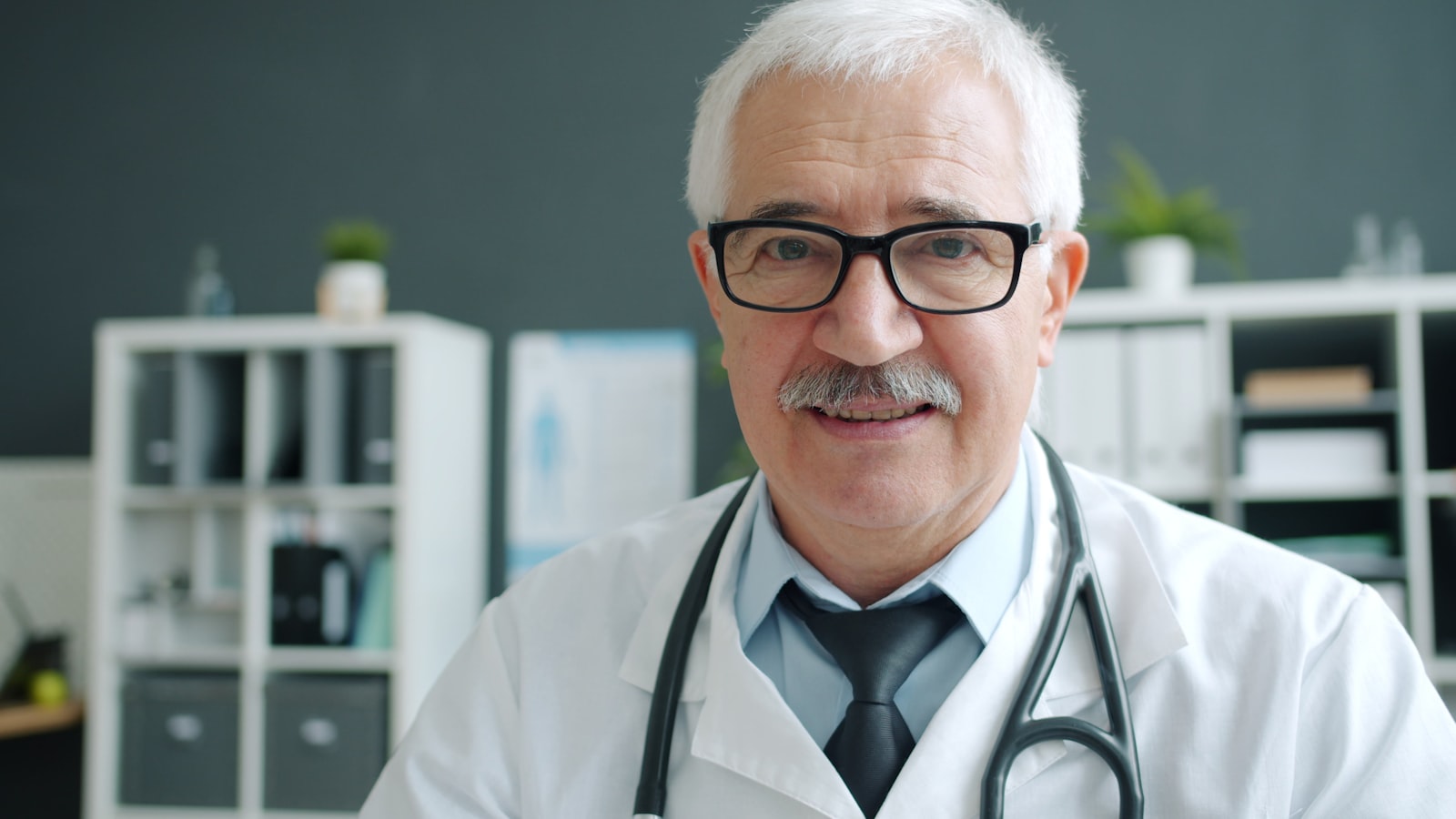 Dr. Thomas Reyes